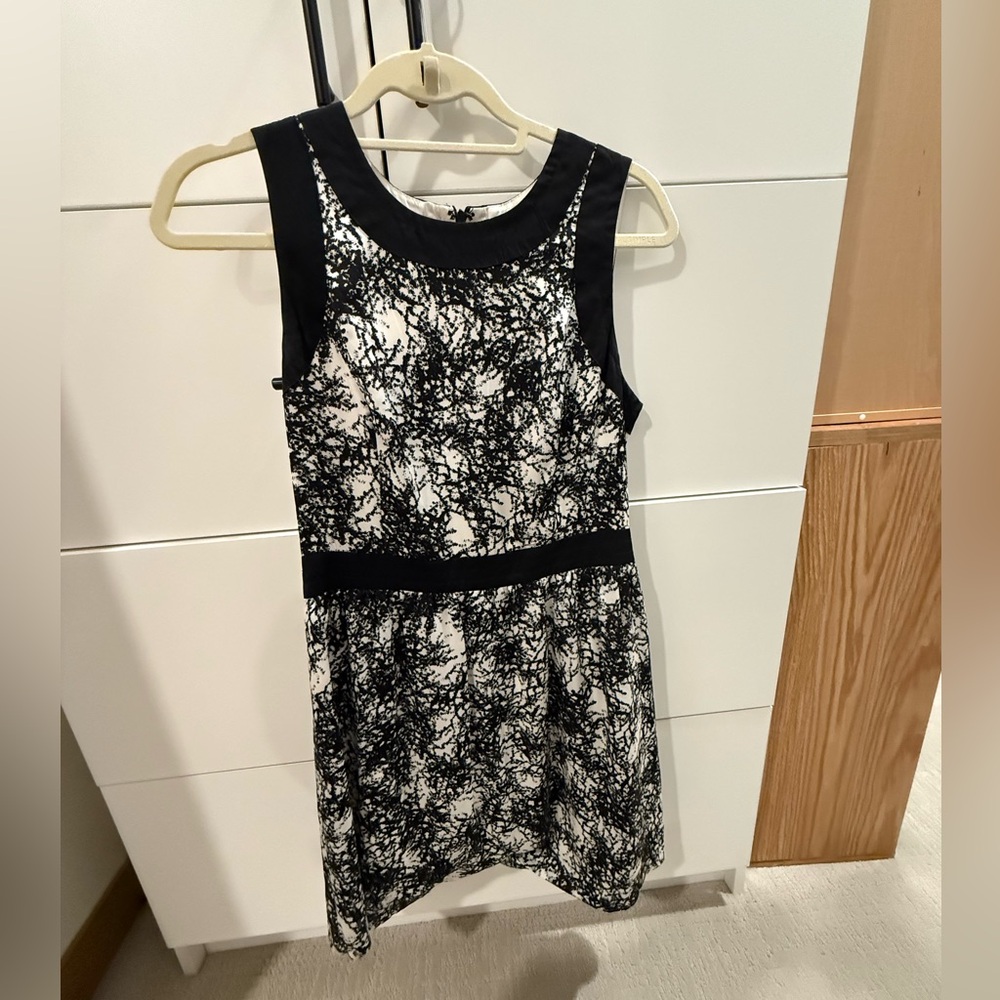 Kensie Monochrome Sleeveless Dress